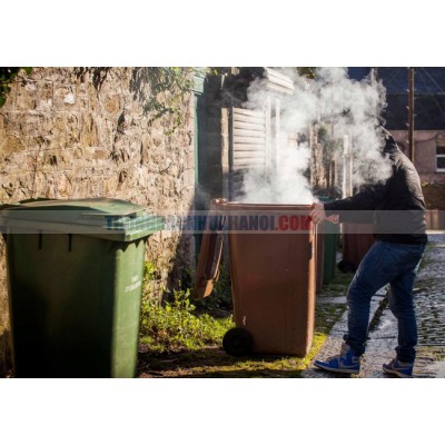 Hít khói từ thùng rác, thú vui tìm cảm giác hưng phấn đầy nguy hiểm của giới trẻ Anh